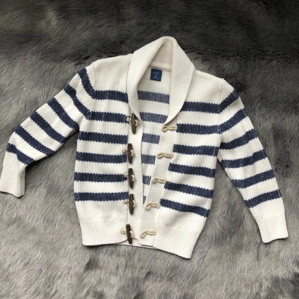 Gap sweater